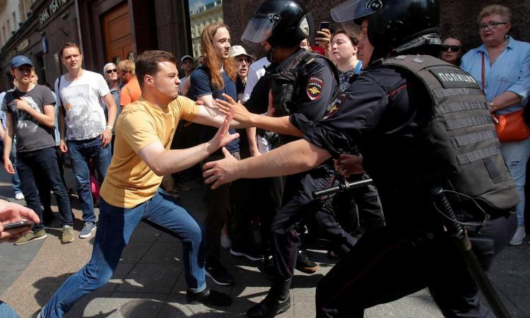 Кремль осудил протесты петербургских рестораторов против закрытия