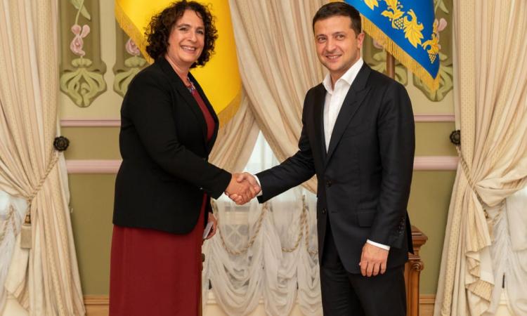 Посол Британии на Украине приветствовала меры Зеленского «в борьбе с дезинформацией»