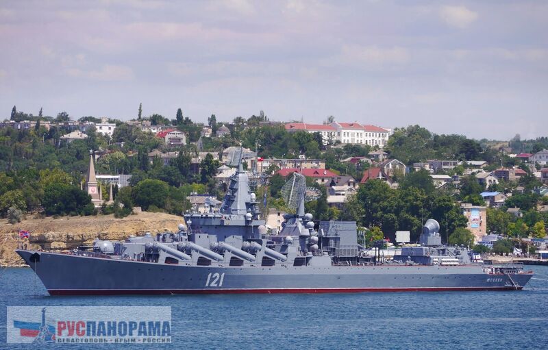 Кораблик береговой охраны США, вошёл в Чёрное море, Гвардейский ракетный крейсер Москва вышел на стрельбы, на Украине заныли - русские Крым защищают, отобрать не дают