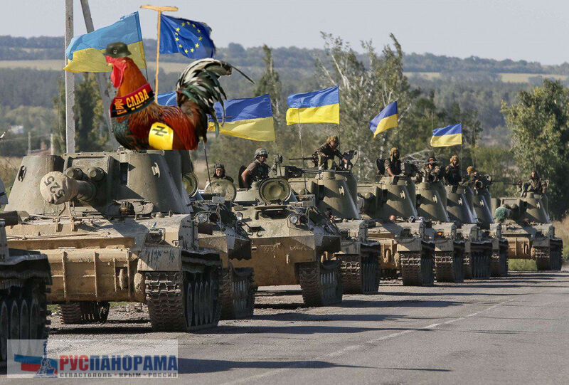 Украина продолжает перебрасывать наступательное вооружение на Донбасс, и размещает во дворах жилых домов